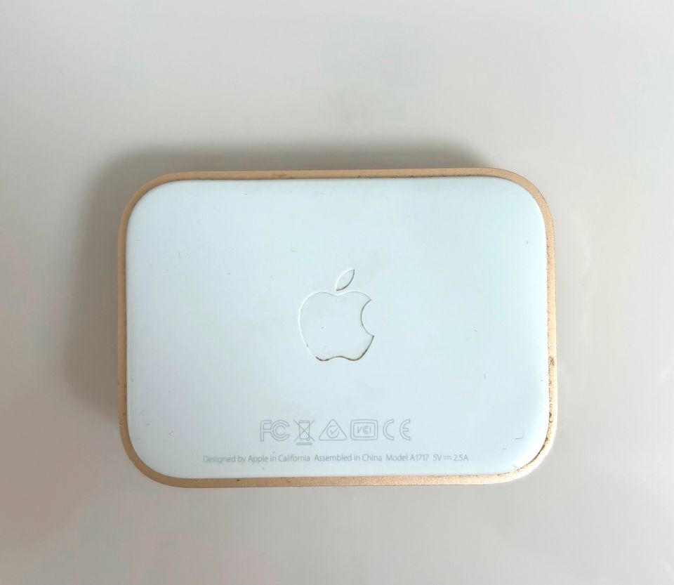 Apple/iPhone/Lightning Docking Station/square gold/TOP in Köln