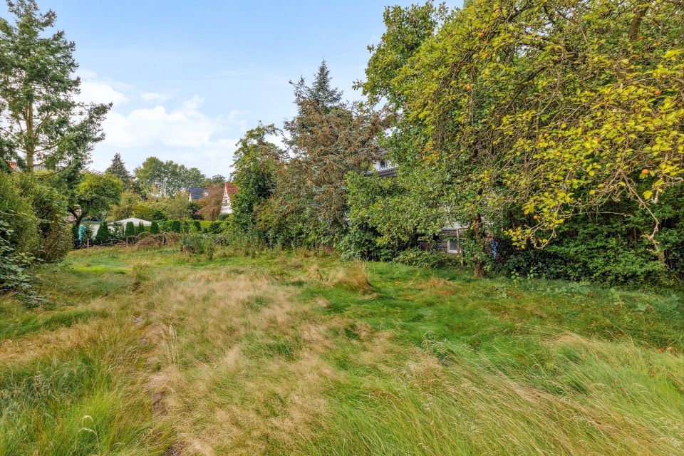 Positive Bauvoranfrage ! Großzügiges Grundstück mit 2 Baufenstern in bester Lage von Berne in Hamburg