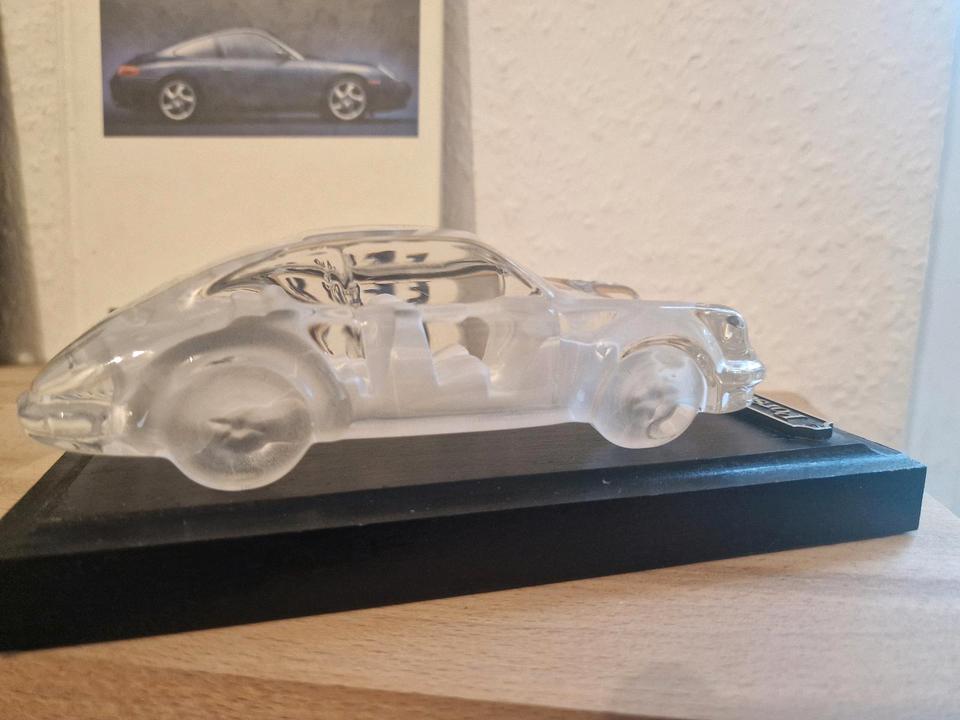 Magic Crystal Glasauto's Ferrari Testarossa und Porsche 911 in Biesenthal