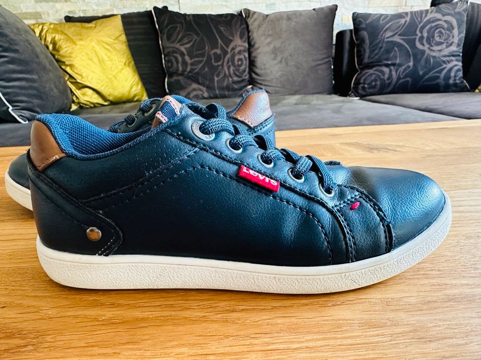 Levi’s Ledersneaker Halbschuhe Lederschuhe blau Gr. 32 in Bielefeld