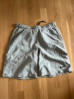 Nike Kurze Jogginghose mit Taschen in XL Dortmund - Innenstadt-West Vorschau