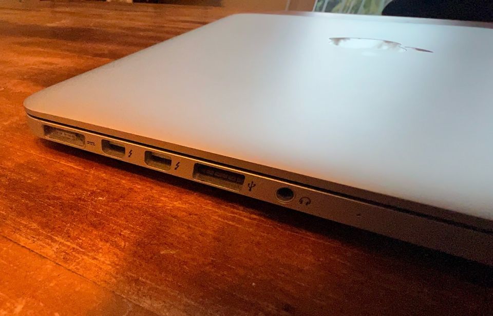 MacBook Pro 13 Zoll 2013 als Desktop-Ersatz (defekter Bildschirm) in Köln