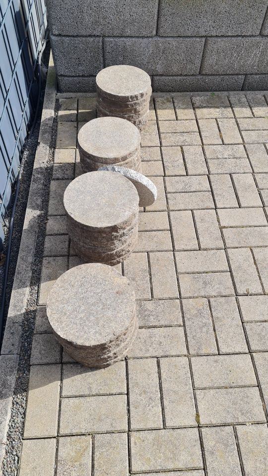 Nur Abholung.30 runde gebrauchte Trittplatten für den Garten . in Gelsenkirchen
