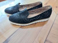 Schuhe, Leder, schwarz mit Lochmuster Gr 41 Nordrhein-Westfalen - Grevenbroich Vorschau