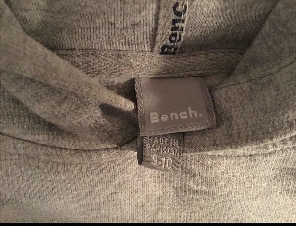 Junge Bench. Pullover Gr 140/146 in Nürnberg (Mittelfr)