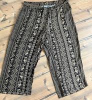 Leichte  coole sommerhose Gr 52 orientalisch Hessen - Biebesheim Vorschau
