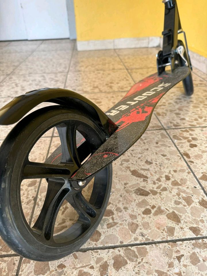 Ich bitte Ein Scooter roller  Mit Abklappern Und aufklapern in Braunschweig