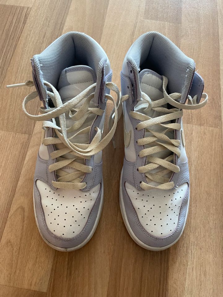 Nike Schuhe Damen lila blau beige Größe 40 in Jena