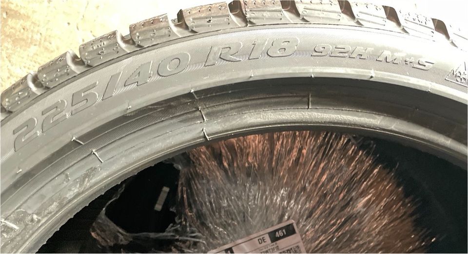 4x Winterreifen 225 40 18 92H Pirelli Sottozero 3 in Bönen