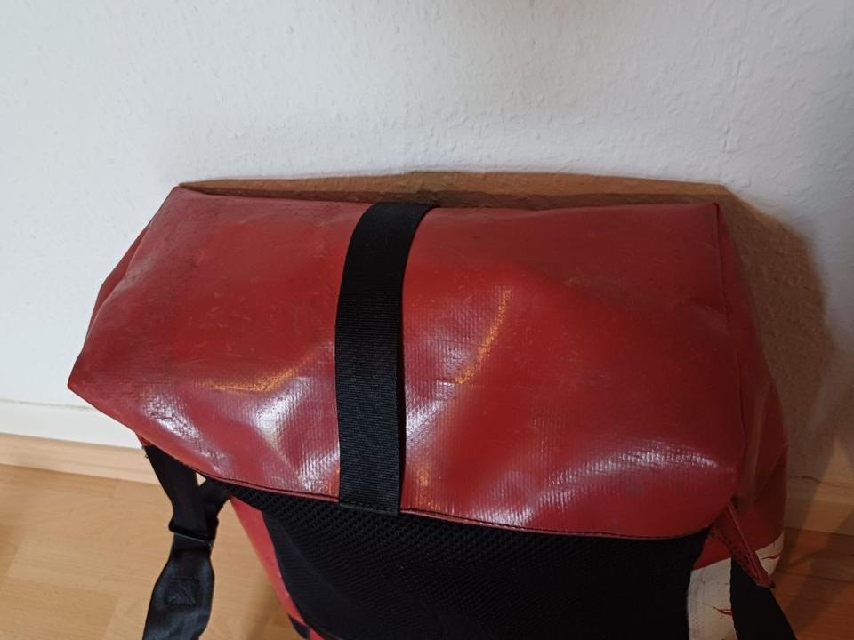 Freitag Rolltop Rucksack Tasche F155 CLAPTON Backpack rot weiß in Darmstadt