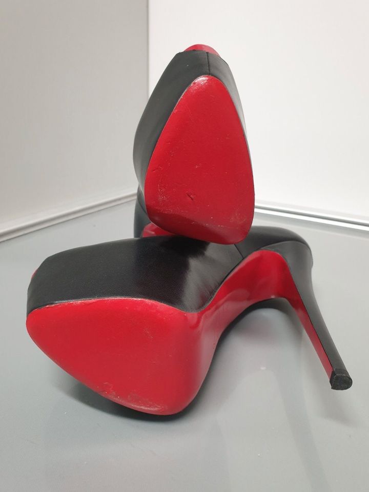 Louboutin Lady Highness High Heels Gr 40 in München