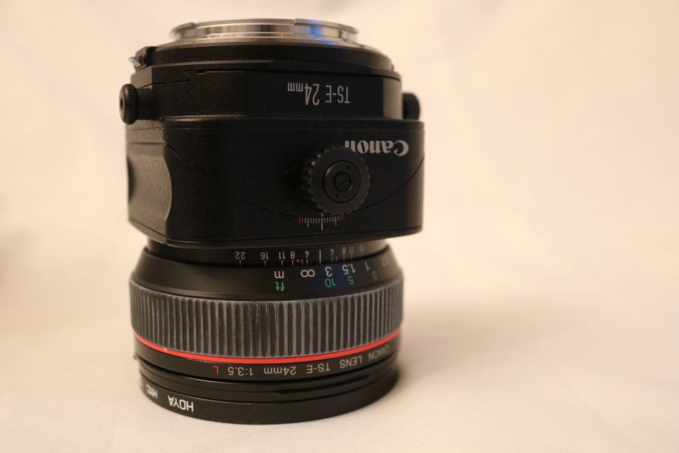 Canon Objektiv TS-E 24mm f/3.5 L mit Lens Case LP1216 in Moers