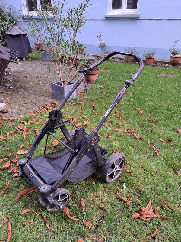 Hartan Kinderwagen mit viel Zubehör in Solingen