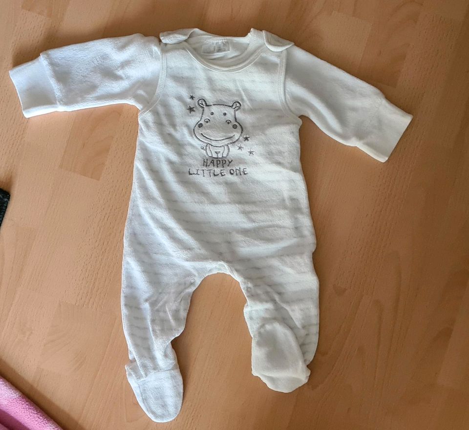 Baby Komplett Outfits und Strampler Top Zustand in Fürth