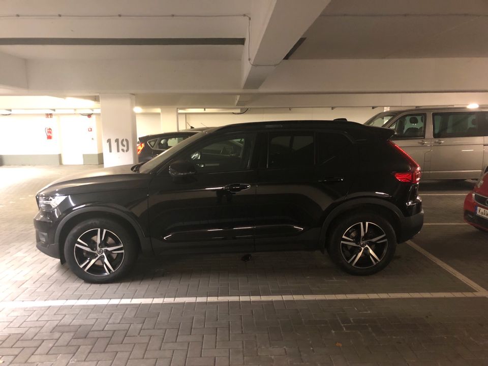 Volvo XC 40 R-Design AWD in Köln