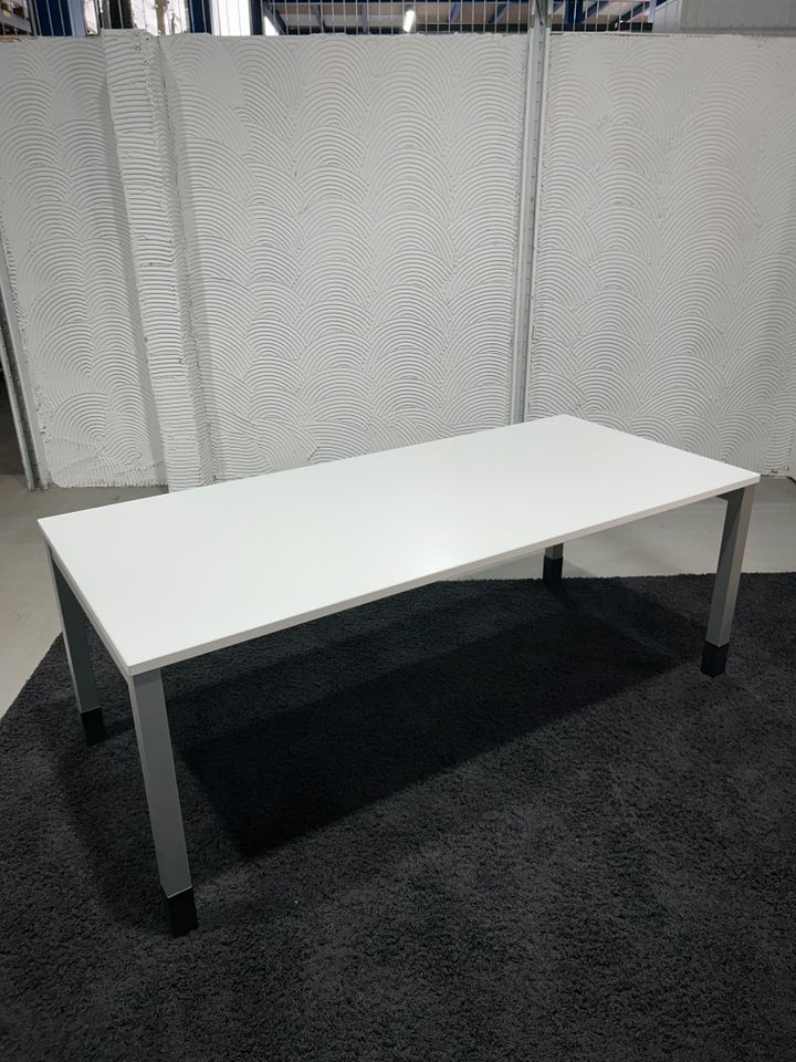 Steelcase Schreibtisch 180x80cm Gestell Silber in Langen (Hessen)