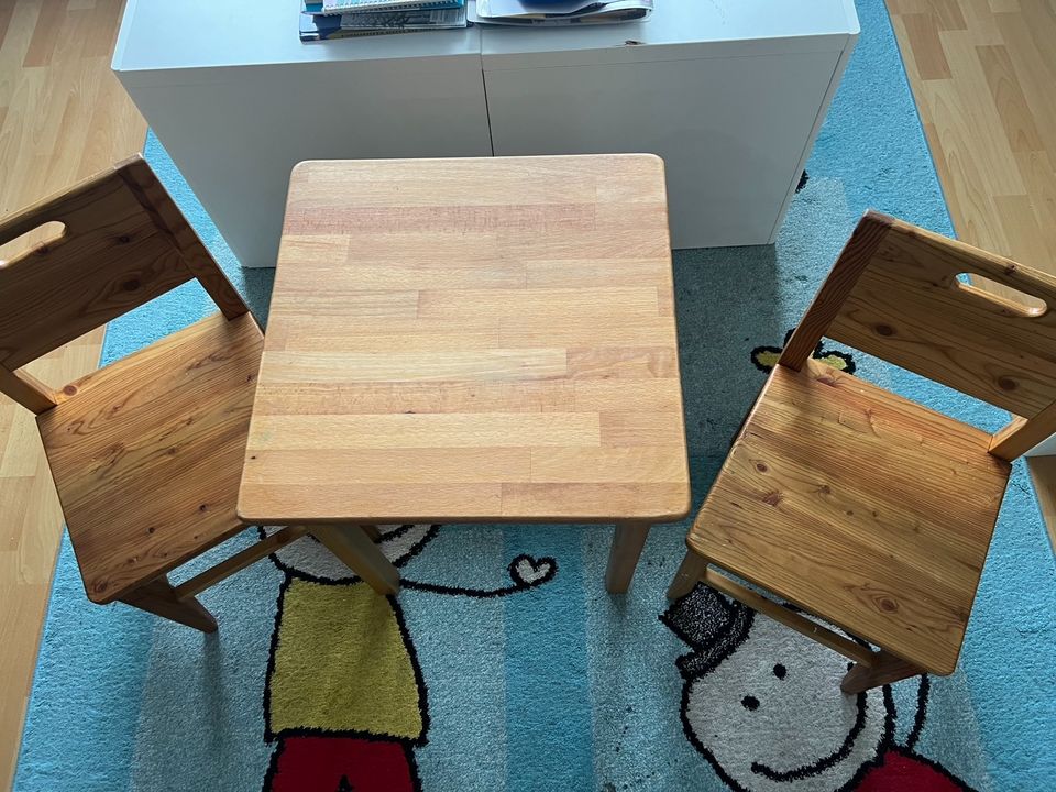 Kinder Tisch mit Stühle in Duisburg