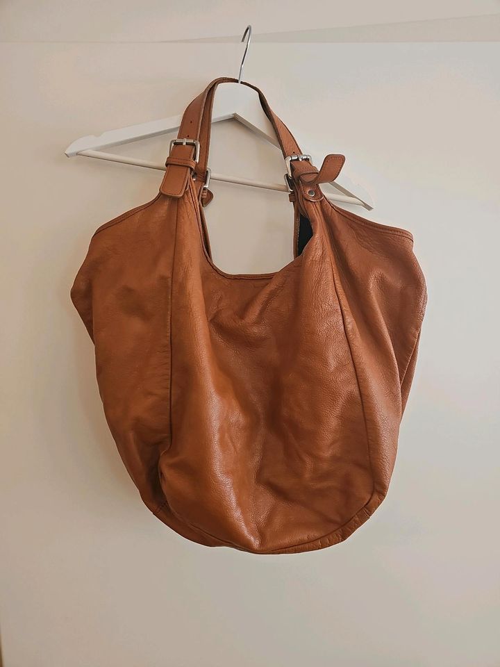 Leder Shopper Handtasche Farbe Cognac in Ratingen