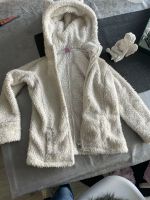 2x weiße Kuschel- Flauschjacke warm Winterjacke Gr. 116 und 128 Essen - Karnap Vorschau