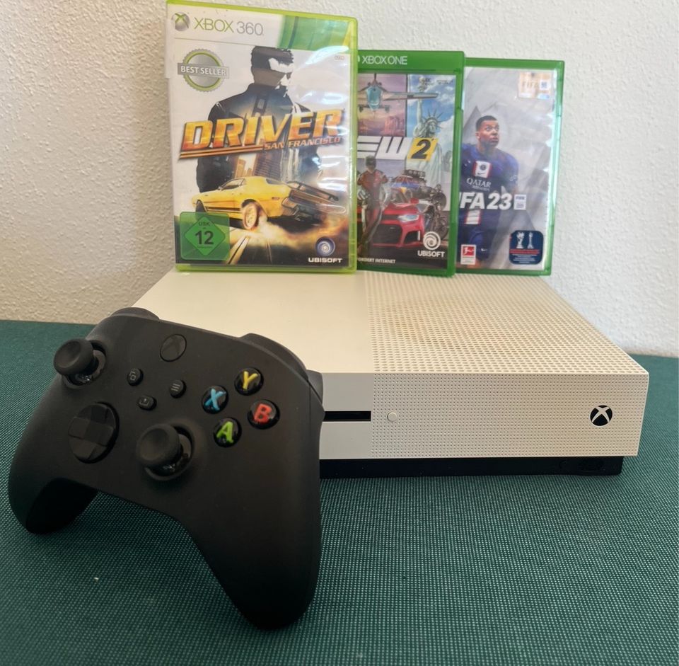 Xbox One S 500GB + Neuer Controller + Driver SF + FIFA 23 in Berlin