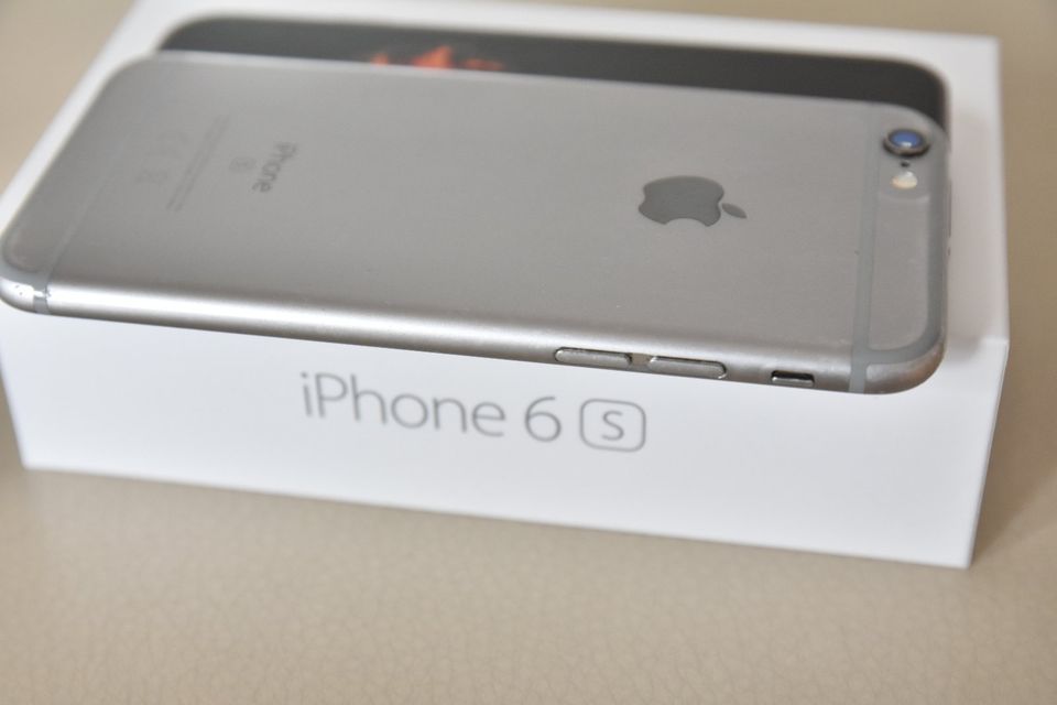 Apple iPhone 6S 32 GB in Radebeul