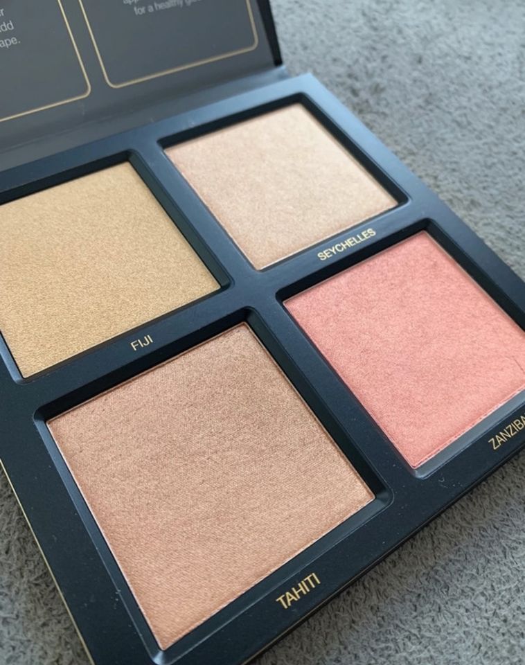 Huda Beauty golden sands highlighter palette make up in Marl