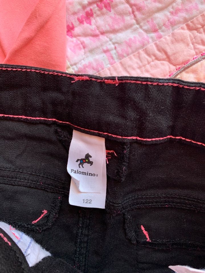 Palomino Shorts schwarze Jeanshorts Gr.122 mit Gürtel in Welfesholz