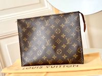 LOUIS VUITTON Poche Toilette Monogram Canvas 26 M47542 Hessen - Gießen Vorschau