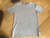 T-Shirt Tommy Hilfiger Jungen 146/ 152 NEU grau Nürnberg (Mittelfr) - Oststadt Vorschau