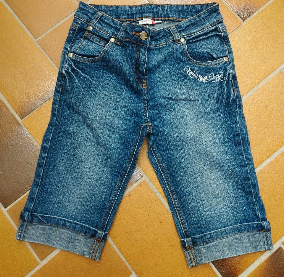 Mädchen Jeans Hose/ kurz/ Capri/Shorts in Größe 152 in Neukirchen