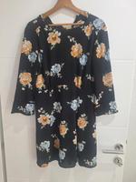 Blümchen Sommerkleid kurz 3/4 Ärmel Hessen - Ahnatal Vorschau