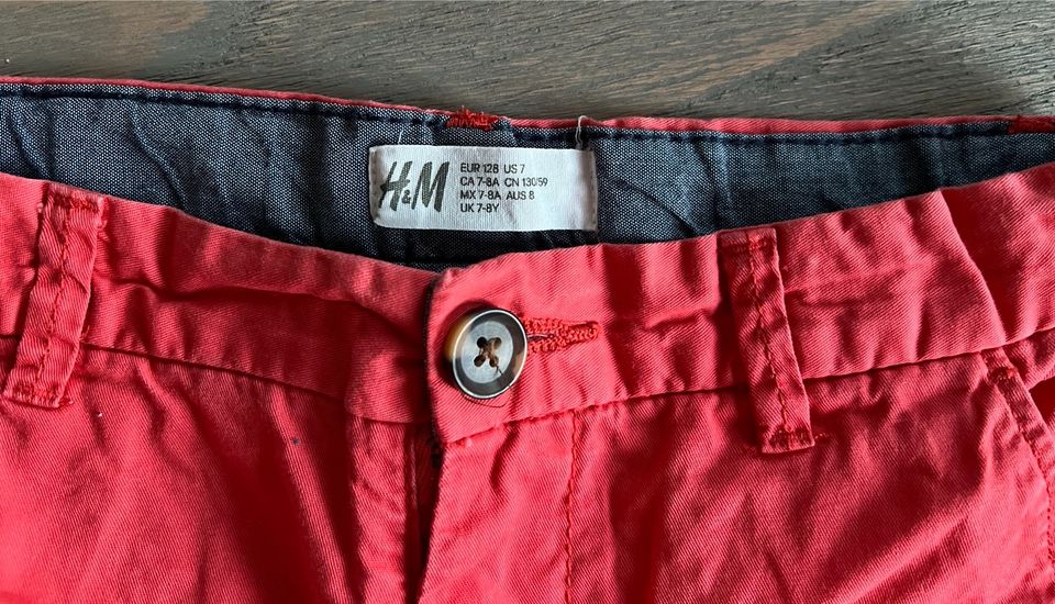Shorts Bermuda H&M rot in Größe 128 in Seevetal