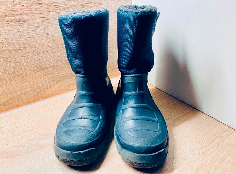 Ital. Neuw. Winter Schnee Boots Stiefel Fell blau 32 Wasserdicht in Frankfurt am Main