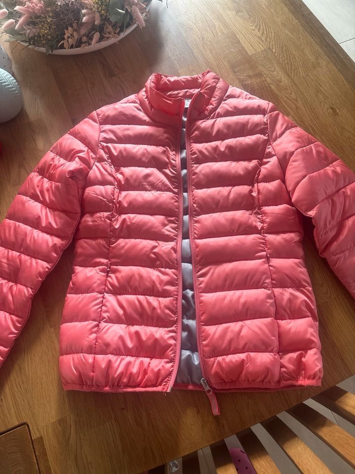 Steppjacke NEU, Gr. S, auch passend bei M in Hessisch Oldendorf