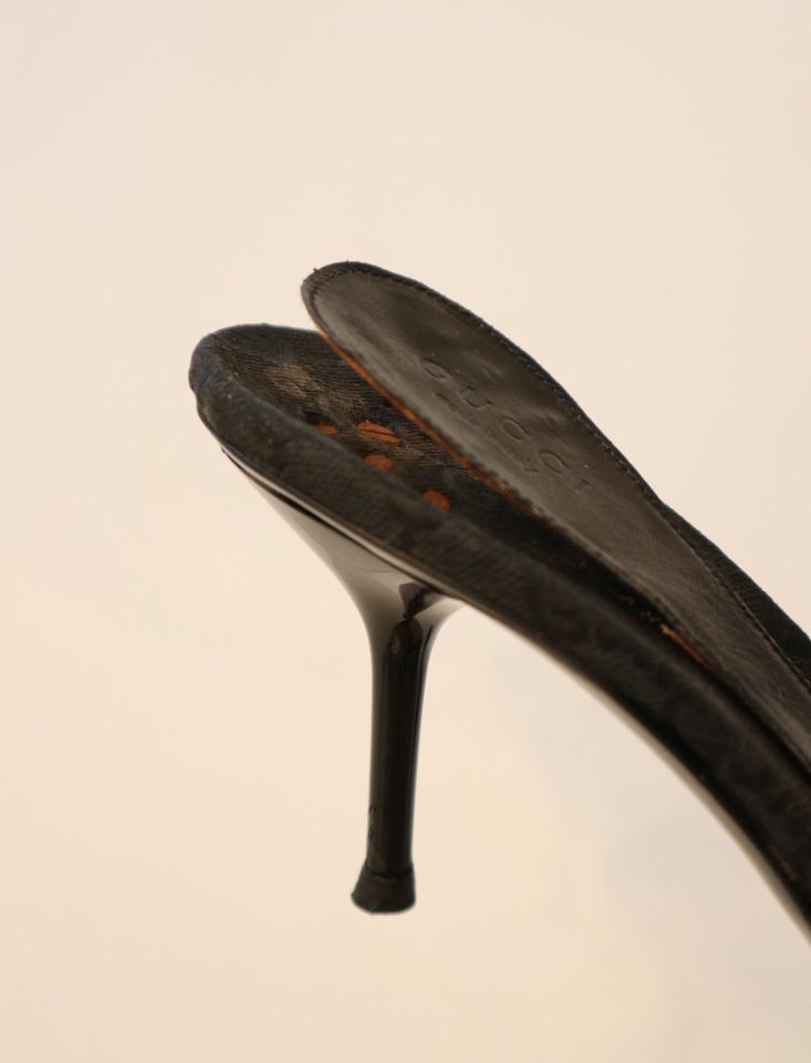 GUCCI PUMPS SCHWARZ GR. 37 in München