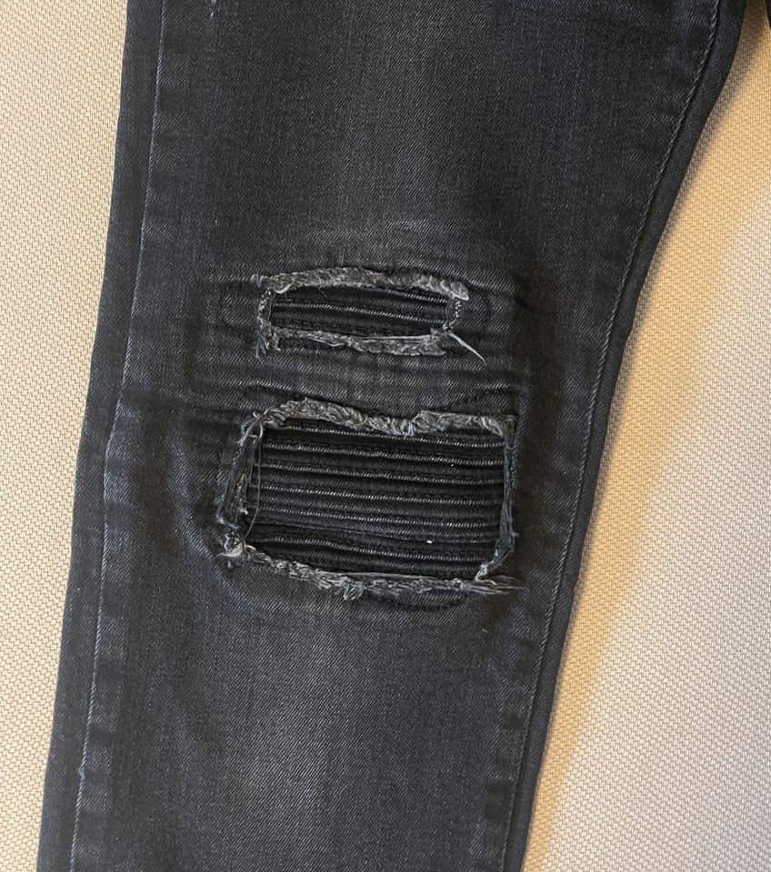 Distressed Review Jeans in Berlin