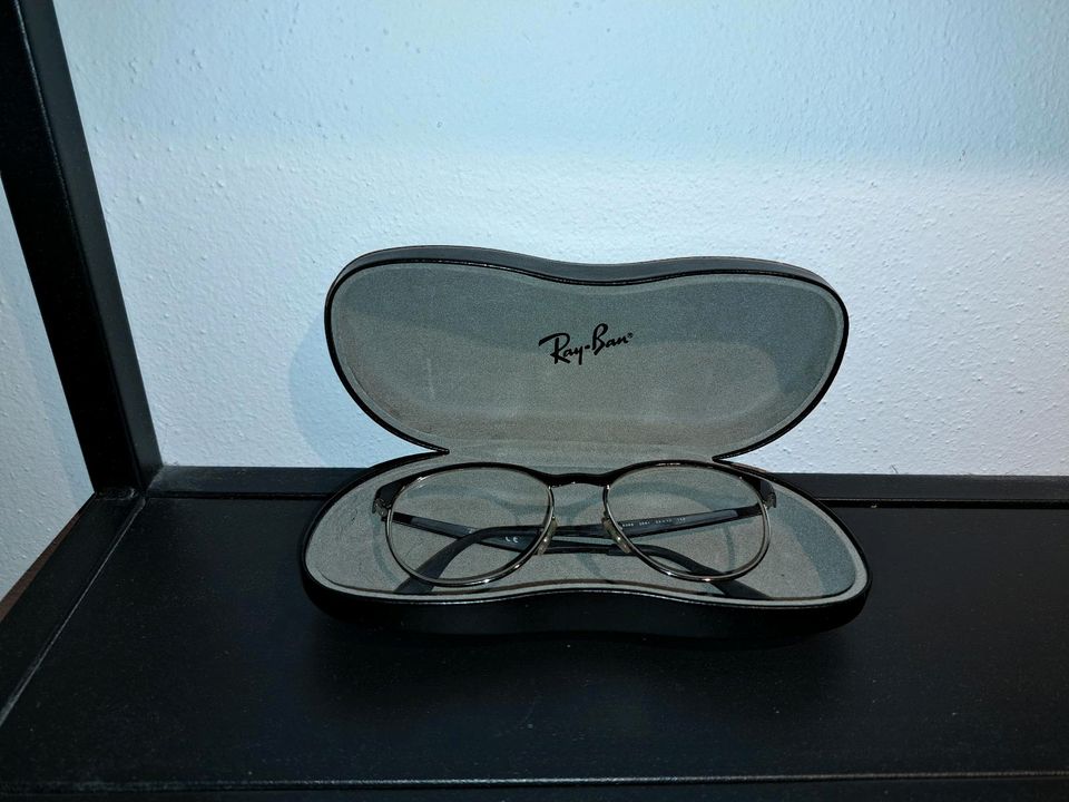 Brillengestelle von Rayban in Altfraunhofen