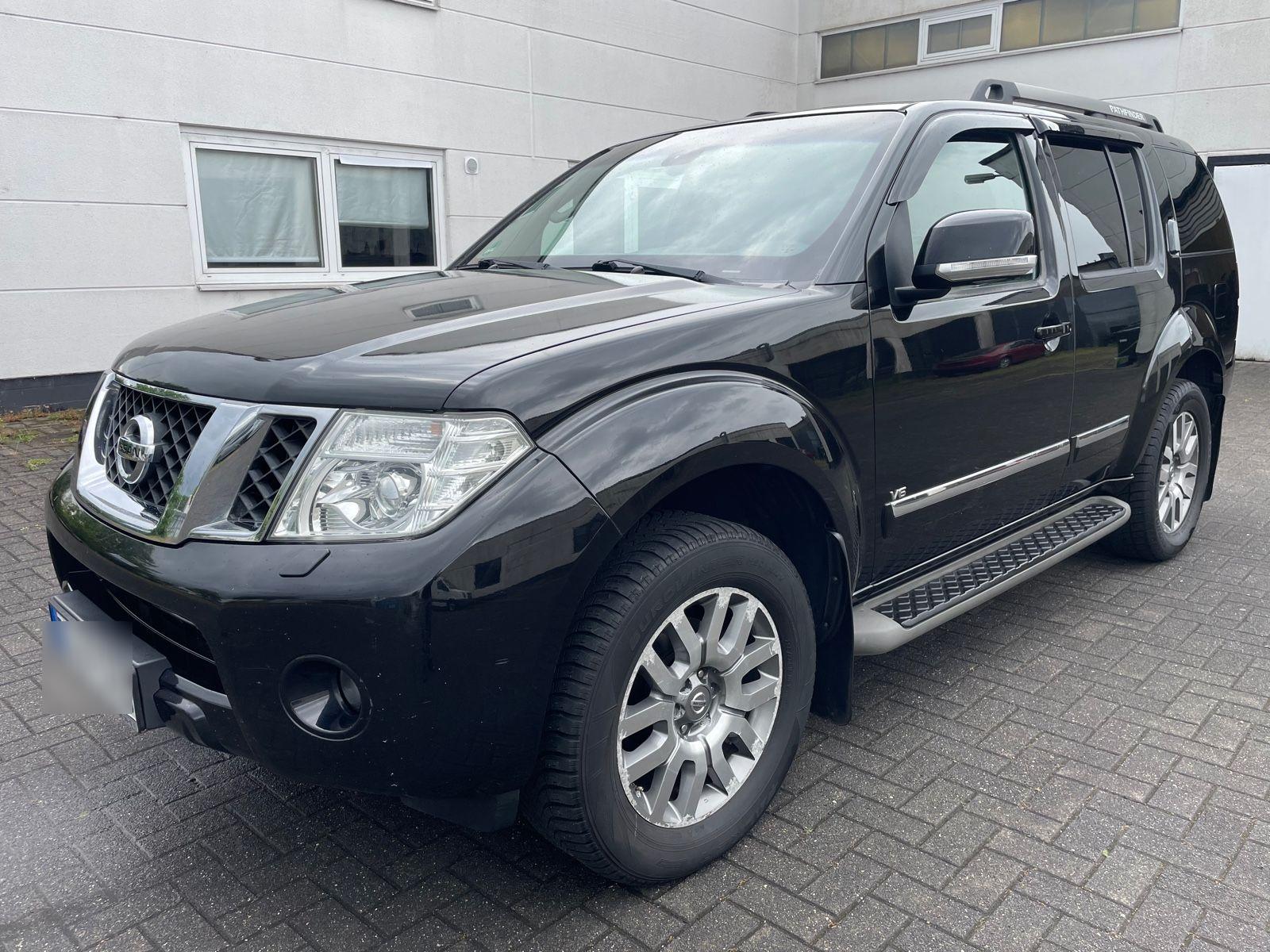 Abbildung des Autos Nissan Pathfinder 3.0 V6…