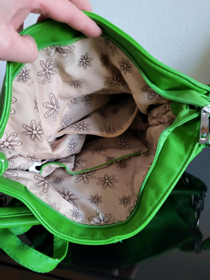 Große Handtasche grün in Rickenbach