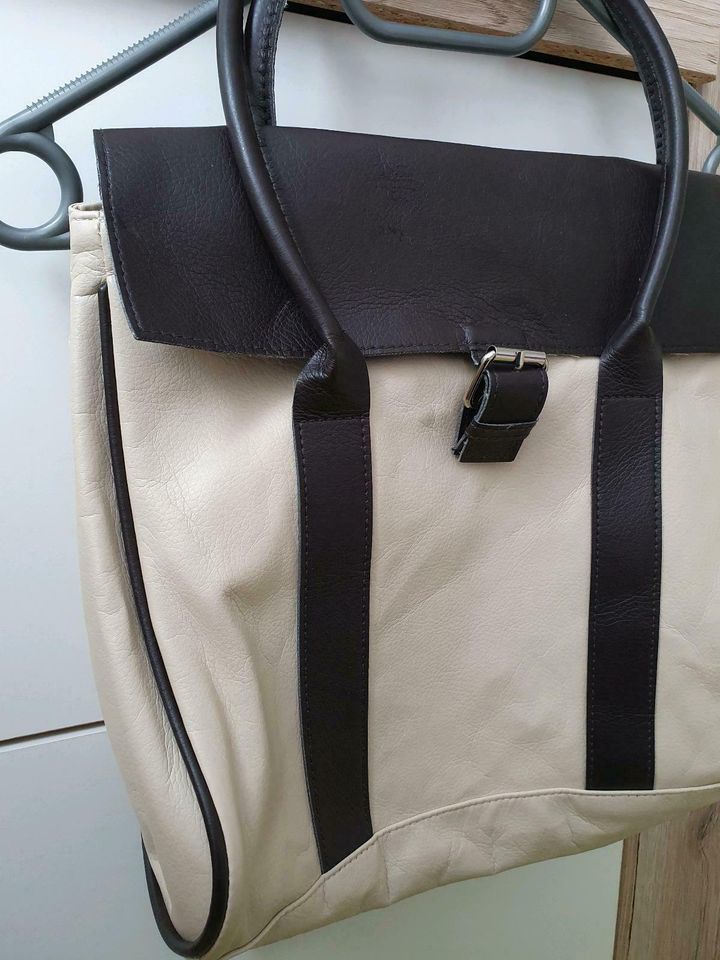 Handtasche Kunstleder in beige braun in Stahlhofen