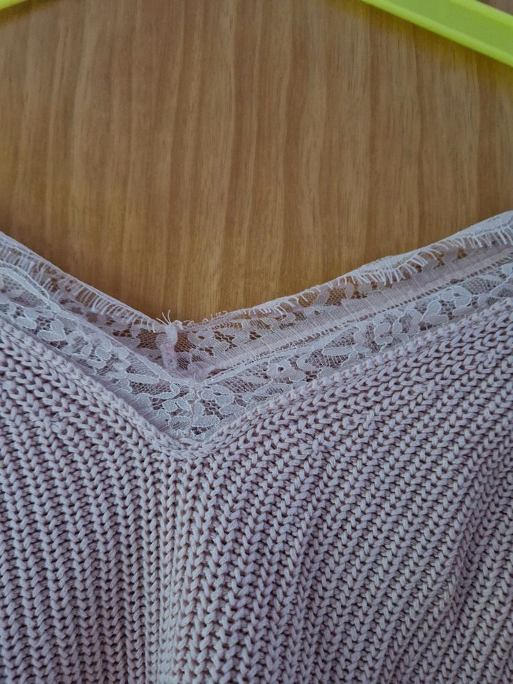 Rosa Strickpullover mit Spitze Größe XS von der Marke Tally Weijl in Ganderkesee