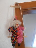 kleine Puppe Deko Clown auf Schaukel mit Preisschild Mecklenburg-Vorpommern - Greifswald Vorschau