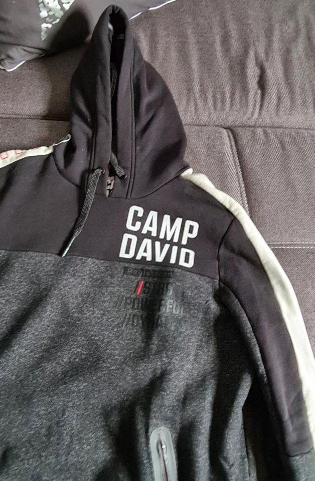 Camp David Hoodie in Enger