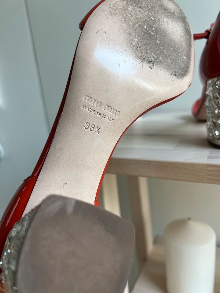 Miu Miu Schuhe mit Absatz Sandals Größe 38,5 aus leder in Regensburg