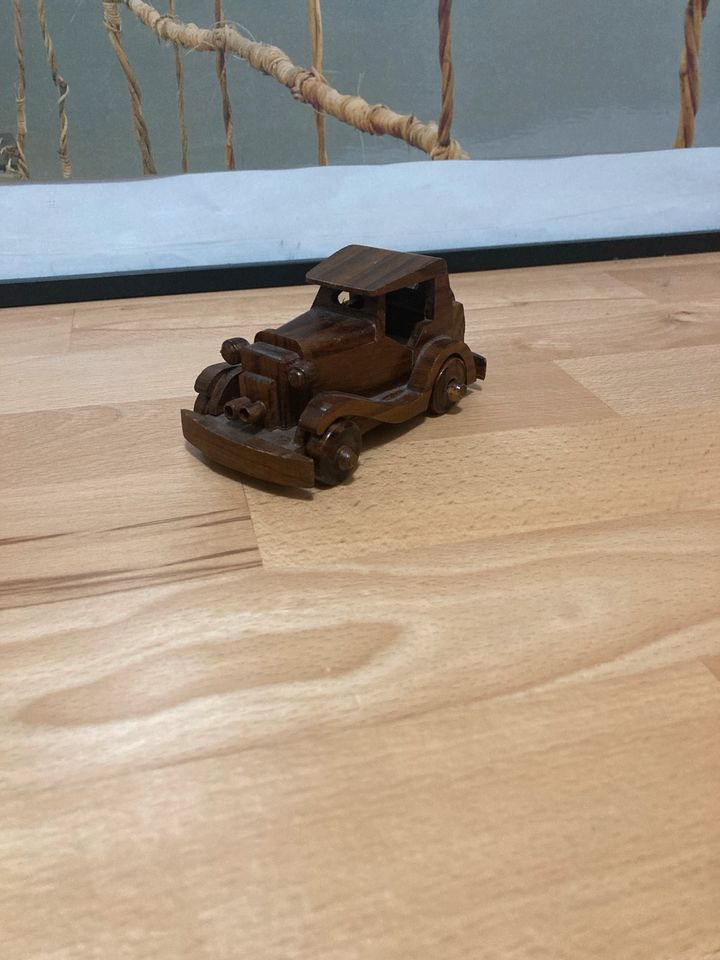 Auto aus Holz Spielzeug in Bad Heilbrunn