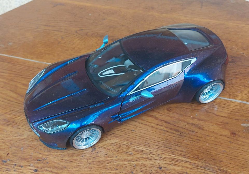 1:18 ASTON MARTIN ONE-77 breitbau flipflop xenon Echtalufelgen in Berlin