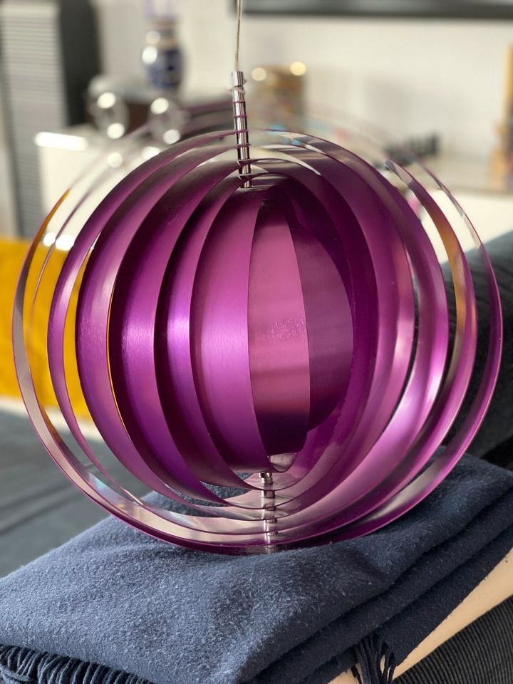 Pendelleuchte in Violett metallic, Design inspiriert von Panton in Kassel