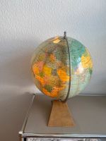 Leuchtglobus/ Globus Tischleuchte aus Glas mit Holzfuß Pankow - Prenzlauer Berg Vorschau