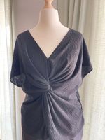 Damen V-Neck Bluse mit Drehdetail vorne Kurzarm schwarz Niedersachsen - Sehnde Vorschau