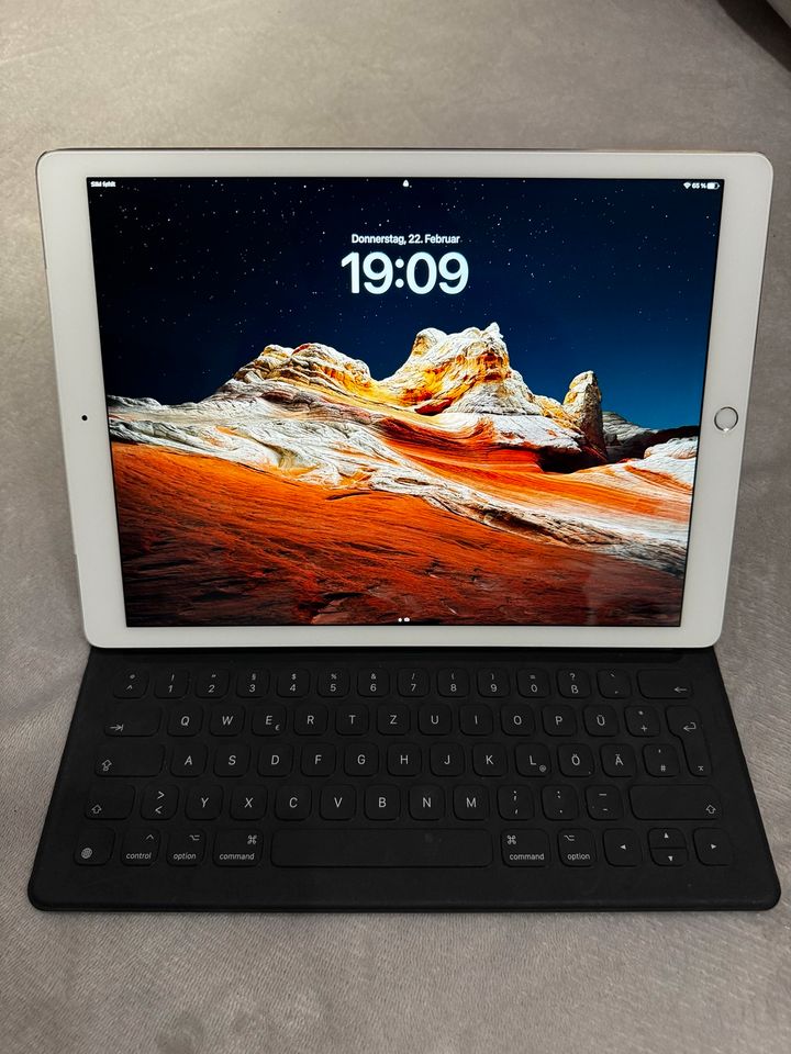Apple iPad Pro 12,9 128GB Celular mit Apple Smart Keyboard in Düren